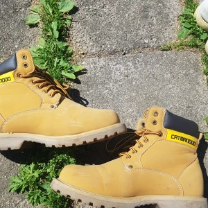 Catmando skor - Catmando skor i nyskick använda fåtal gånger! Buda på! Storlek 40!