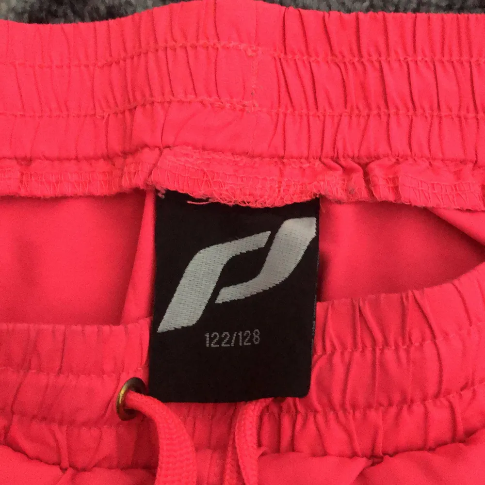  Tunt material rosa . Shorts.
