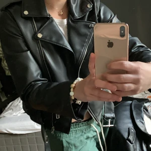 Skinnjacka  - En helt felfri skinnjacka i storlek medium som inte längre kommer till användning