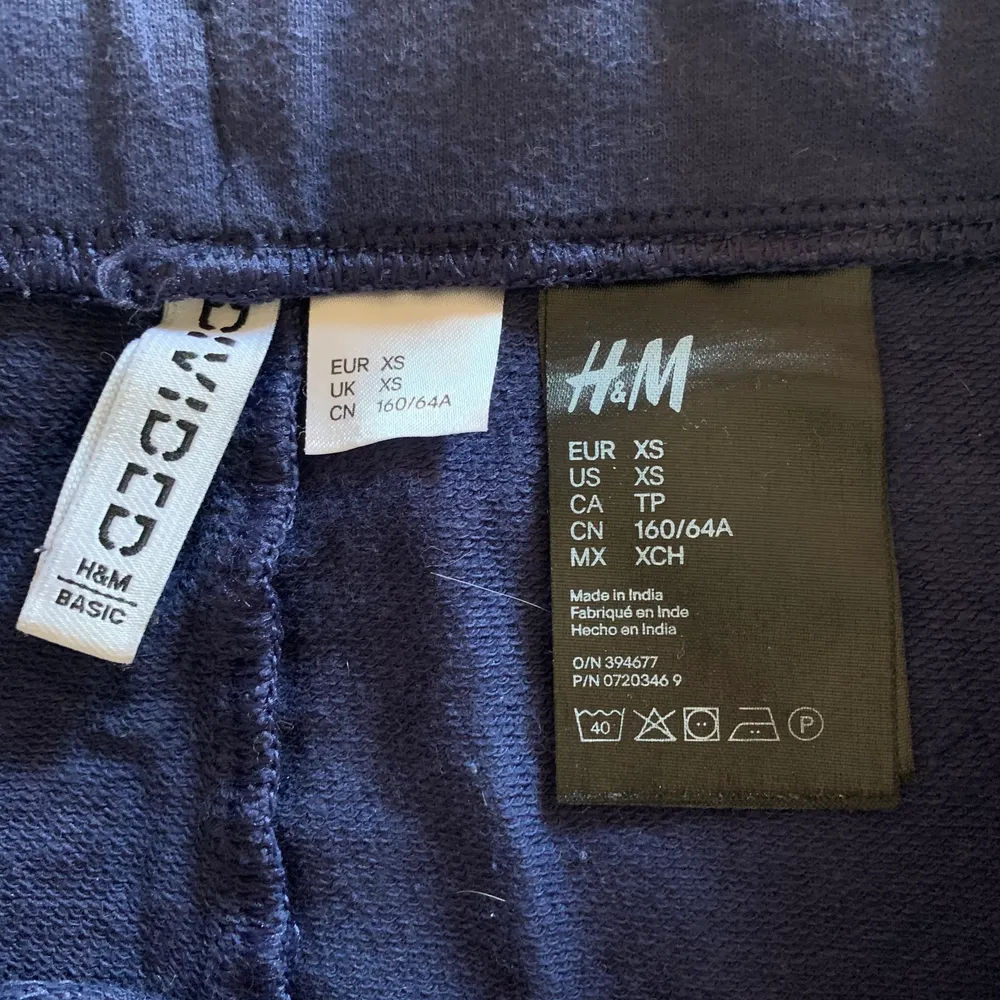 Ett par mjukisshorts i storlek XS, köpta på H&M. Frakt kan diskuteras, måste ej vara spårbart. . Shorts.
