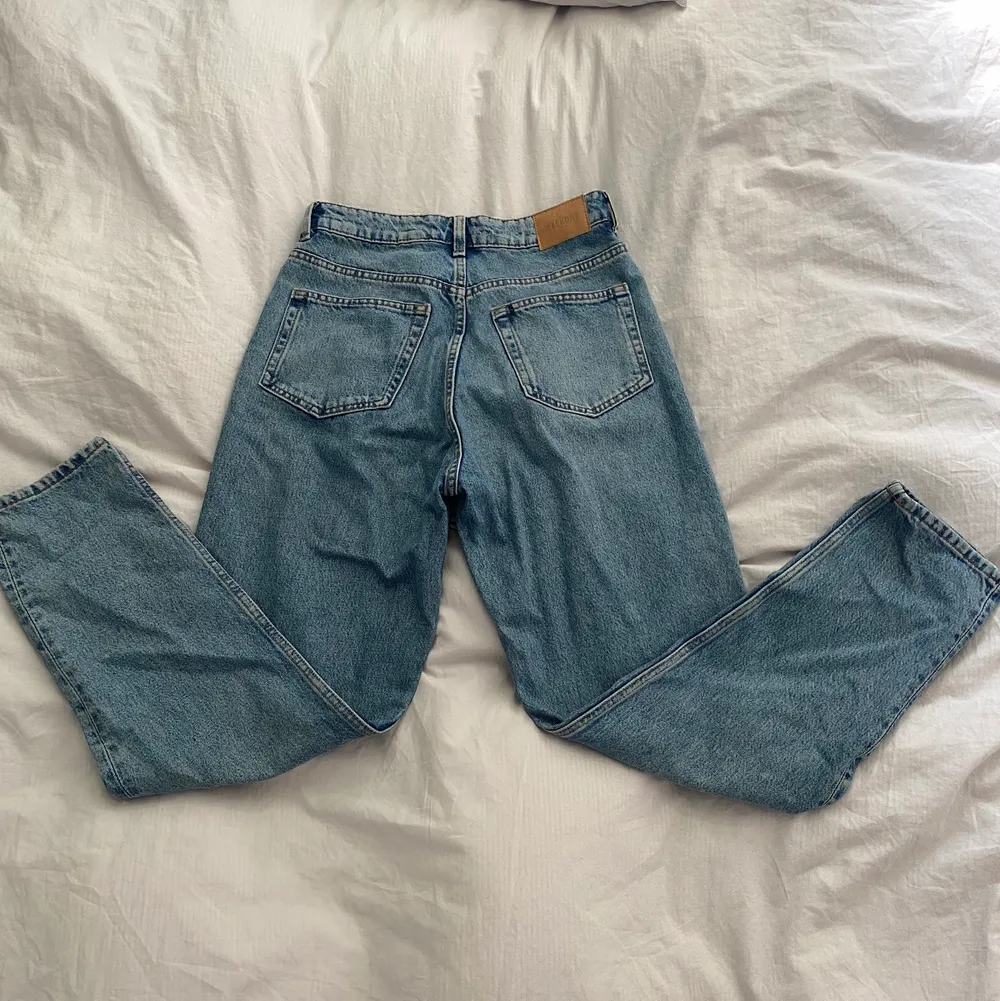 Weekday lash jeans, mom jeans. Jeans & Byxor.