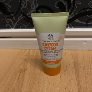 Ansiktskräm  - Ansiktskräm från The body shop. Endast testad.