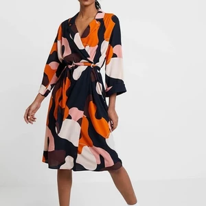 Mönstrad klänning monki  - Mönstrad klänning från monki i S, men passar M också skulle jag säga. Knappt använd! 