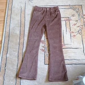 Utsvängda byxor  - Utsvängda byxor från Shein som inte längre kommer till användning. Frakt 45 kr 