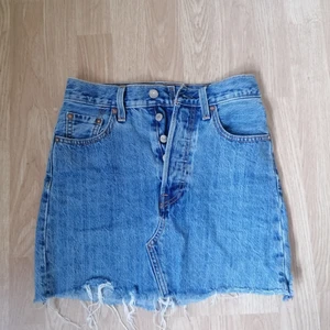 Levis kjol - Levis kjol storlek 23. Betalning genom swish 
