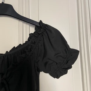 Svart sommartopp  - Fin sommartopp, säljer för att den är för liten 