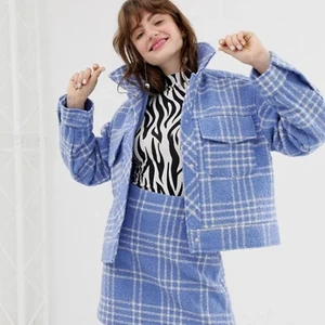 Rutig jacka  - Rutig blå och vit jacka ifrån monki🫐 (första bilden är lånad) 