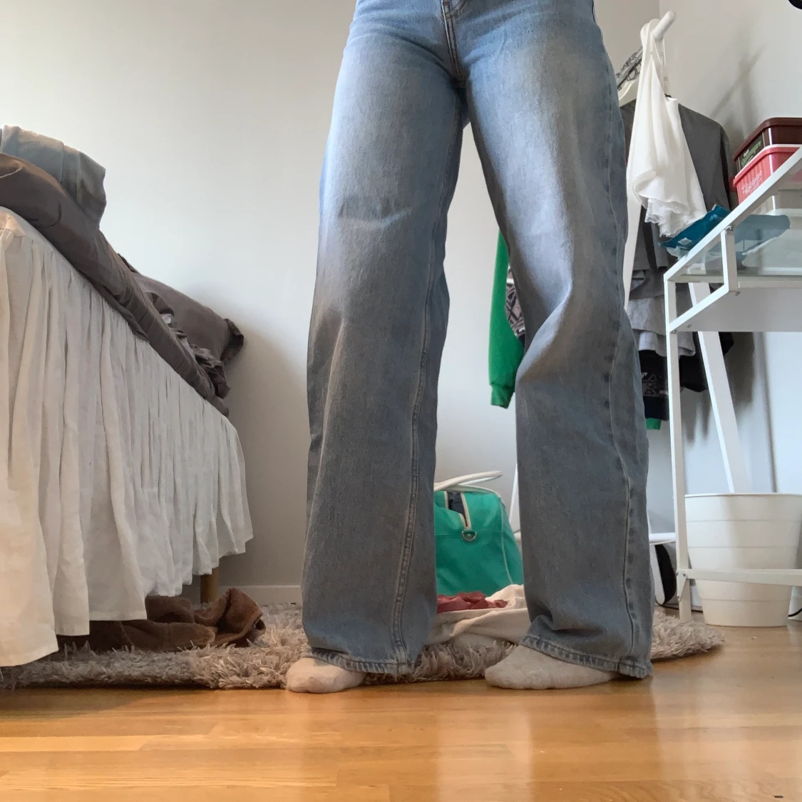 Blå utsvängda jeans från junkyard💙