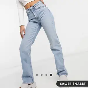 Säljer mina snygga/populära voyage jeans pgd av att de är lite för stora. Jeansen är i bra skick. Midjan är 29 och längden är 32. Skriv vid intresse ( endast seriösa). Köparen står för frakten.