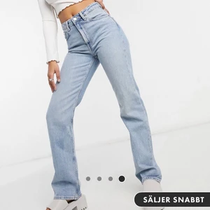 Weekday voyage jeans - Säljer mina snygga/populära voyage jeans pgd av att de är lite för stora. Jeansen är i bra skick. Midjan är 29 och längden är 32. Skriv vid intresse ( endast seriösa). Köparen står för frakten.