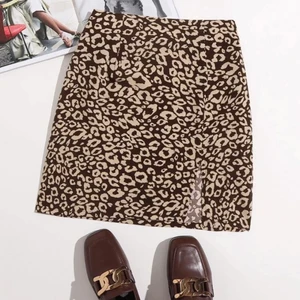 Kjol SHEIN  - Säljer dessa snygga kjolar från SHEIN då dem inte kommer till användning. Aldrig använd. 💗