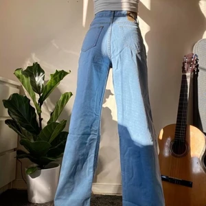 Blå jeans - Säljer dessa då dem är för små, dem är i storlek xs. Skulle säga att dem passar xs och xxs!❤️