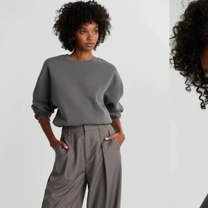 mörkgrå sweatshirt  - jättefin mörkgrå sweatshirt ifrån ginatricot, sparsamt använd!