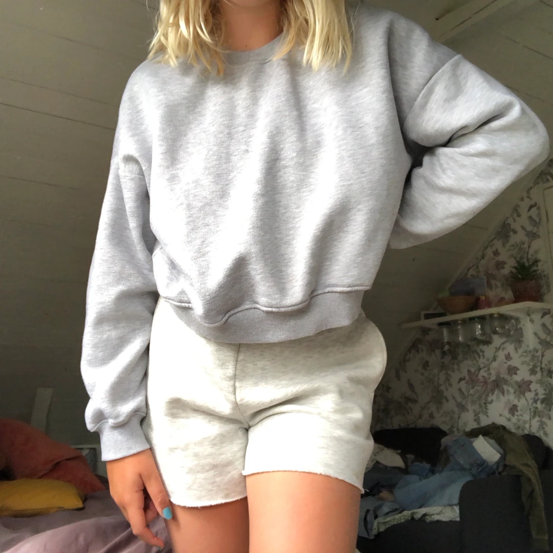 Sweatshirt