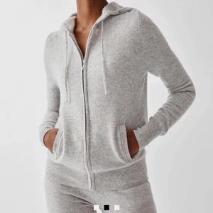 Soft goat zip hoodie - Superfin grå zip hoodie från soft goat som aldrig är använd pga för liten storlek! Är storlek S och säljer för 1300kr + frakt 