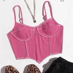 Oanvänd topp  - Oanvända topp, fint skick. Säljer då jag flyttrensar❤️