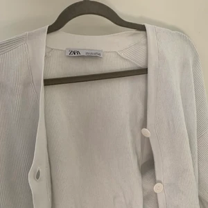 zara kofta - gullig kofta från zara💛💛💛                                                      storlek: s