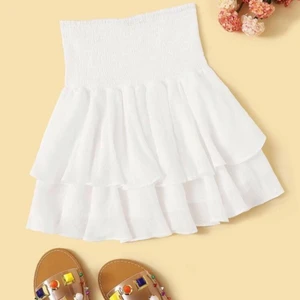 Kjol - Jättefin kjol från shien sitter bra och är bra material! Säljer för 40kr + frakt, om fler budar så höjs priset osv. Eftersom att fler ville ha kjolen så får man buda högsta budet är 100+ frakt ( man har tills imorgon på sig att buda💕)