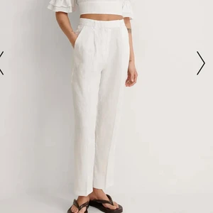 Linnebyxor  - Fina linnebyxor från nakd. Använda fåtal gånger, så i fint skick och bra passform. 350 kr inkl frakt