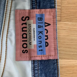 Acne jeans - Köpte för 1800kr och säljer för 200kr. Hör av dig vid frågor och funderingar och kolla gärna in mina andra annonser ❤️‍🔥