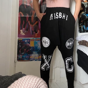 Mjukisbyxor från cooreena - Byxor i fint skick knappt använda. Katt i hemmet.  Storlek uppskattad. 