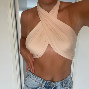 Topp - Jättefin beige/peachfärgad festtopp. 