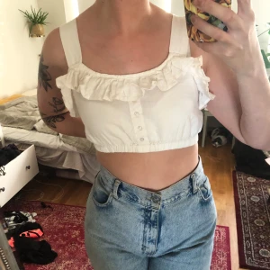 Magtröja Bikbok strl XS - En kort magtröja, storlek XS. Endast använd ett fåtal gånger och i fint skick! ✨ Kan mötas upp i Kalmar eller skicka, köpare betalar frakt❣️