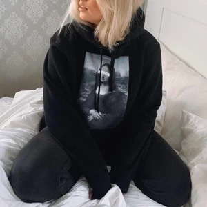 The cool Elephant hoodie  - Bra skick, använt få tals gånger och säljer pågrund av att jag inte har någon användning lägre av den💘