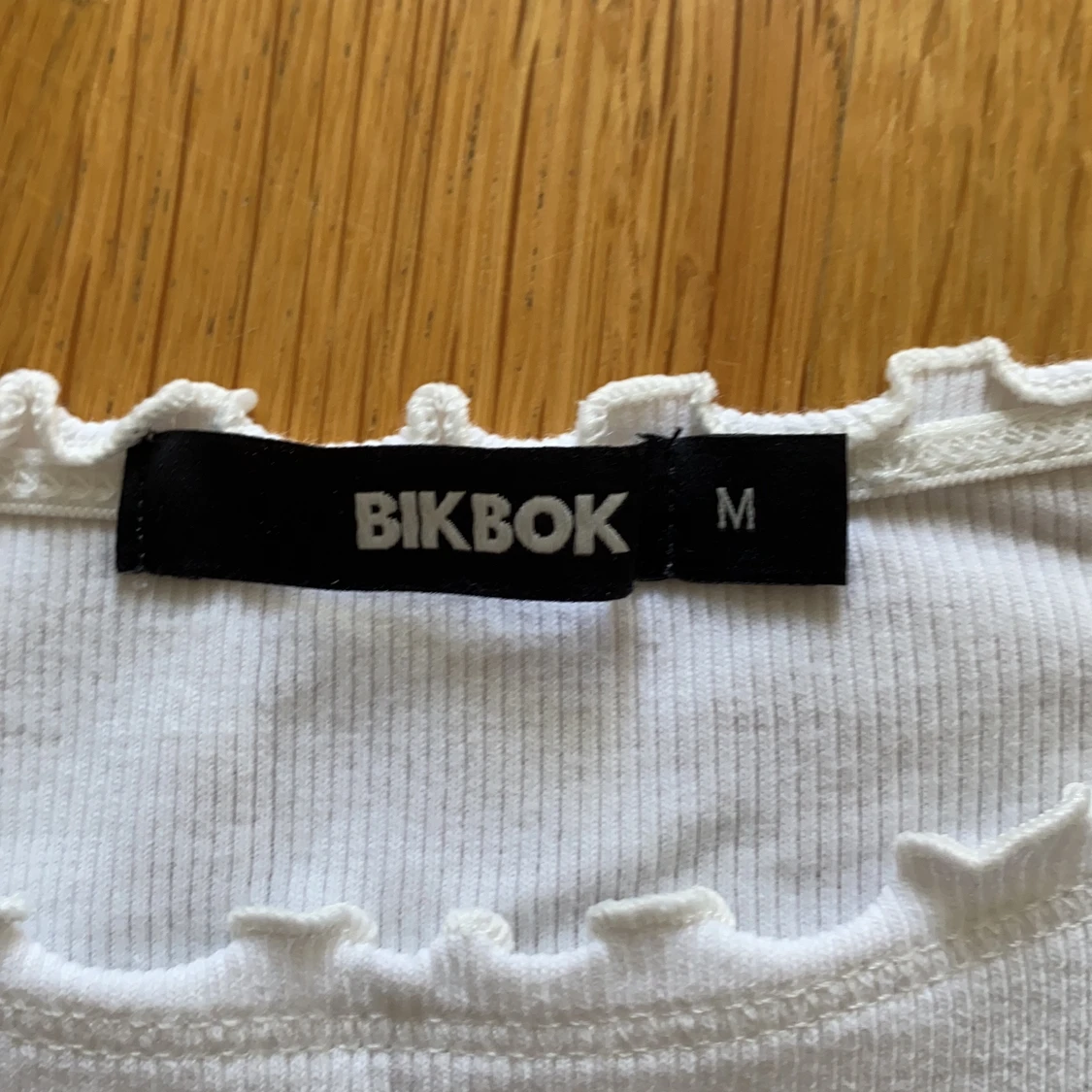 Vit tröja från Bikbok strl M - 90