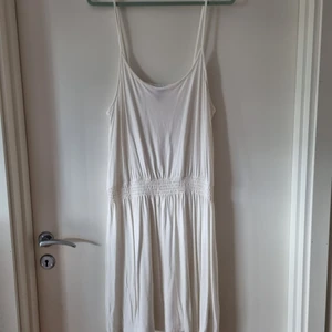 Klänning H&M - Fin sommarklänning från H&M, aldrig använd. 