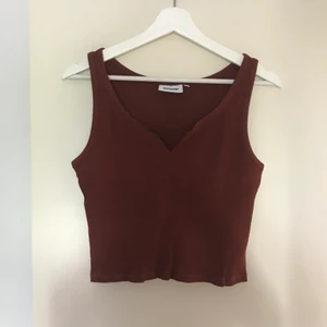 Brunt linne från weekday  - Linne från weekday i fint skick