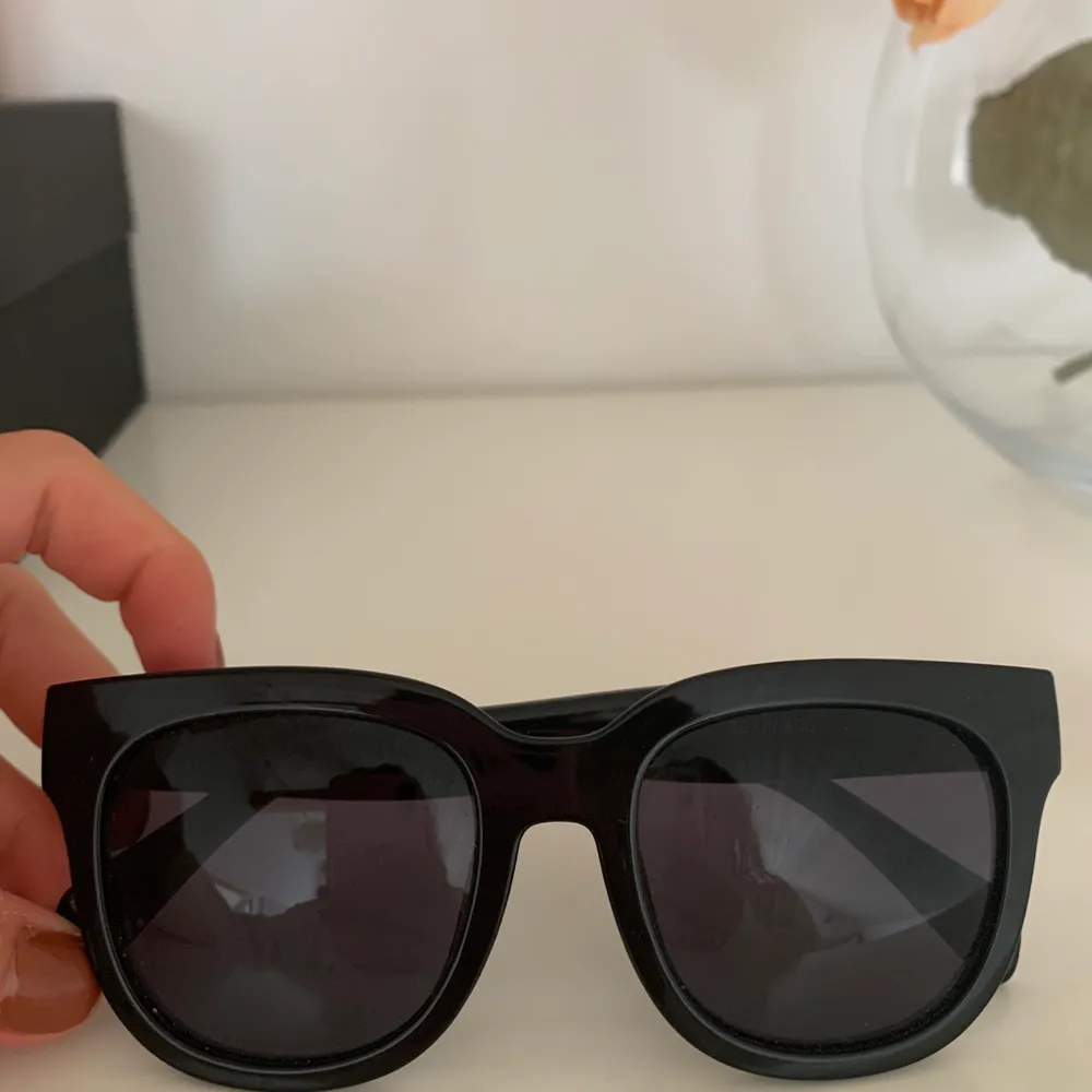 Knappt använda solglasögon den Corlin Eyewear modell Monza! Nypris 700 kr. Accessoarer.