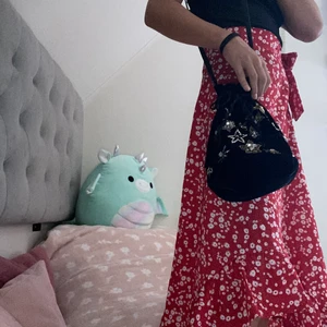 Väska - En superfin väska köpt från NAKD som jag köpte för 150kr. Använd några få gånger men inga slitage eller något sånt. Frakt ingår i priset!