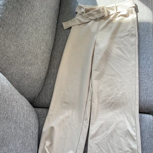 Oanvända byxor  - Aldrig använt, helt nya. Tunna och sköna. Ej genonskinliga 