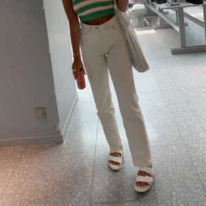 Jeans weekday - Vida jeans från weekday i S! Superfin beige färg💕 nypris 500kr, mitt pris 200kr
