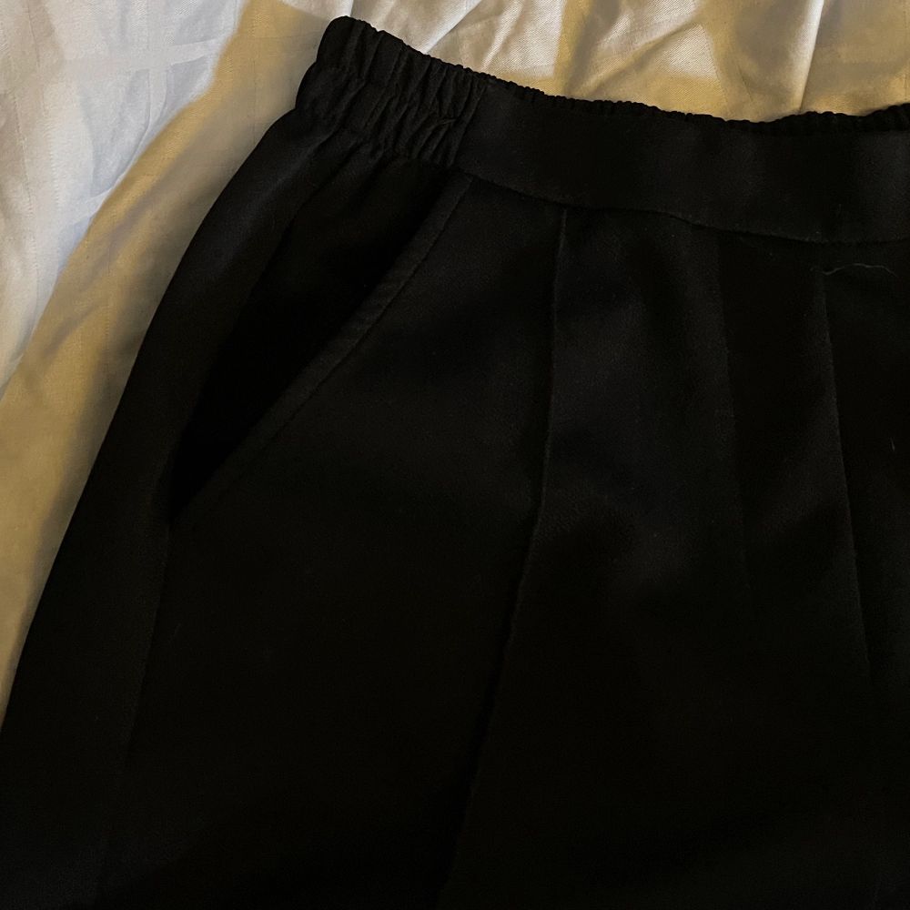 Svarta kostymbyxor i storlek S från bik bok. Används 5 gånger 🤗. Jeans & Byxor.