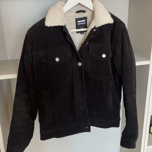 De denim jacka  - Otroligt skön dr demin jacka i Manchester. Strl xs. Använd ett fåtal gånger. Fint skick! 