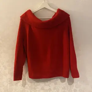 Röd stickad tröja ifrån H&M, super mysigt material