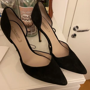 KLACKAR - Skitsnygga klackar från zara!! Används sparsamt, skicka pm för frågor❤️ spårbar frakt ingår i priset!