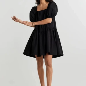 Klänning🤍 - En så så fin klänning som tyvärr är för stor för mig.  Den är från gina tricot, storlek 38 och i nyskick! 