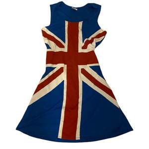 Spicegirls-inspirerad klänning! ❣️ Köptes på Partykungen för 300kr, har sytt in den i midjan så att den passar mig som bär XS/S bättre. Passar perfekt till maskerad eller liknande. Köparen står för frakten 💋