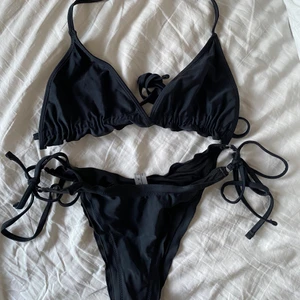 Bikini - Snygg bikini från shein. Storlek L men liten i storlek, passar nog S-L då den bara har justerbara band❤️‍🔥❤️‍🔥. STÅR DET INTE SÅLD PÅ ANNONSEN FINNS DEN FORTFARANDE KVAR ❤️‍🔥