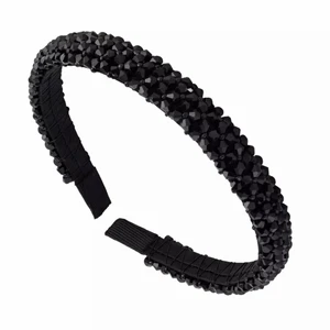 Diadem med svarta stenar - Säljer detta diadem som är i nyskick men kommer aldrig till användning, säljer för 70 + frakt 