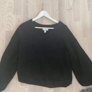 Svart stickad tröja - Säljer en svart stickad tröja från hm