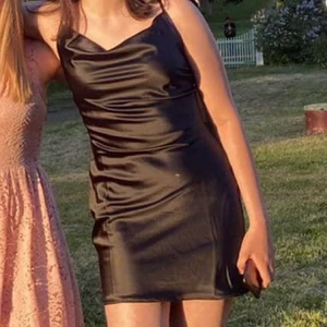 Slip dress - Klänning från Gina tricot som jag sytt upp själv. Använd en gång så i fint skick!💘 banden är justerbara