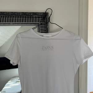 Hugo boss T-shirt ! Storlek S  ❤️köpt för 700