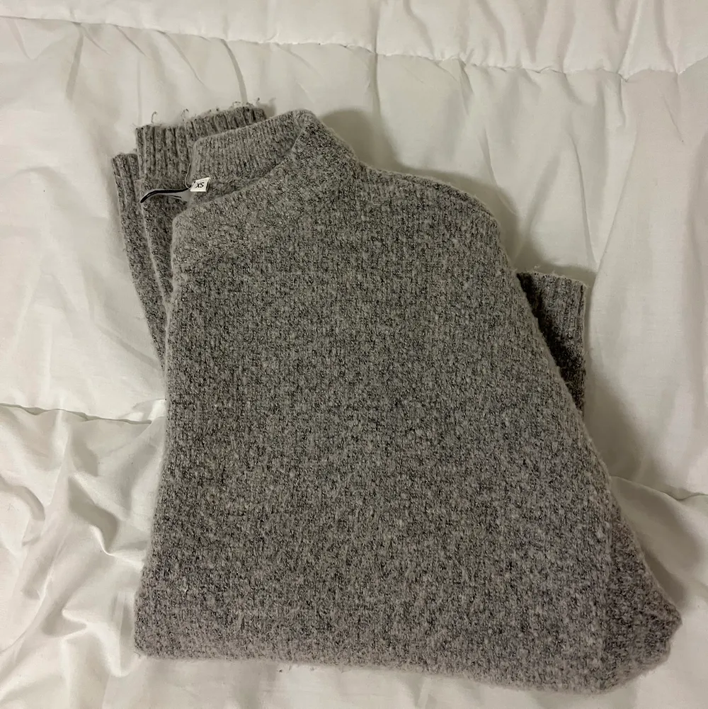 Selling this knitwear which has been used but still is in good condition and cosy! It’s a bit oversized . Stickat.