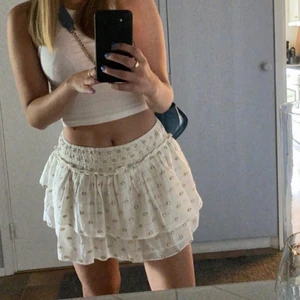 Zara kjol, storlek S - Säljer den här fina zara kjolen pga att jag använde den fåtal gånger.  (Köparen står för frakten)