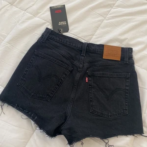 Levis Shorts  - Säljer ett par super fina Levis shorts i storlek W29 då dom är för stora för mig, endast provade!  Dom är högmidjade☺️