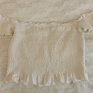 Topp - Enkel topp från Bikbok, storlek M men passar S mer tycker jag